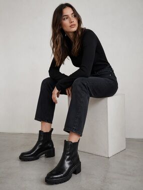 Universal Thread Black Lug Sole Chelsea Boots – Size 6